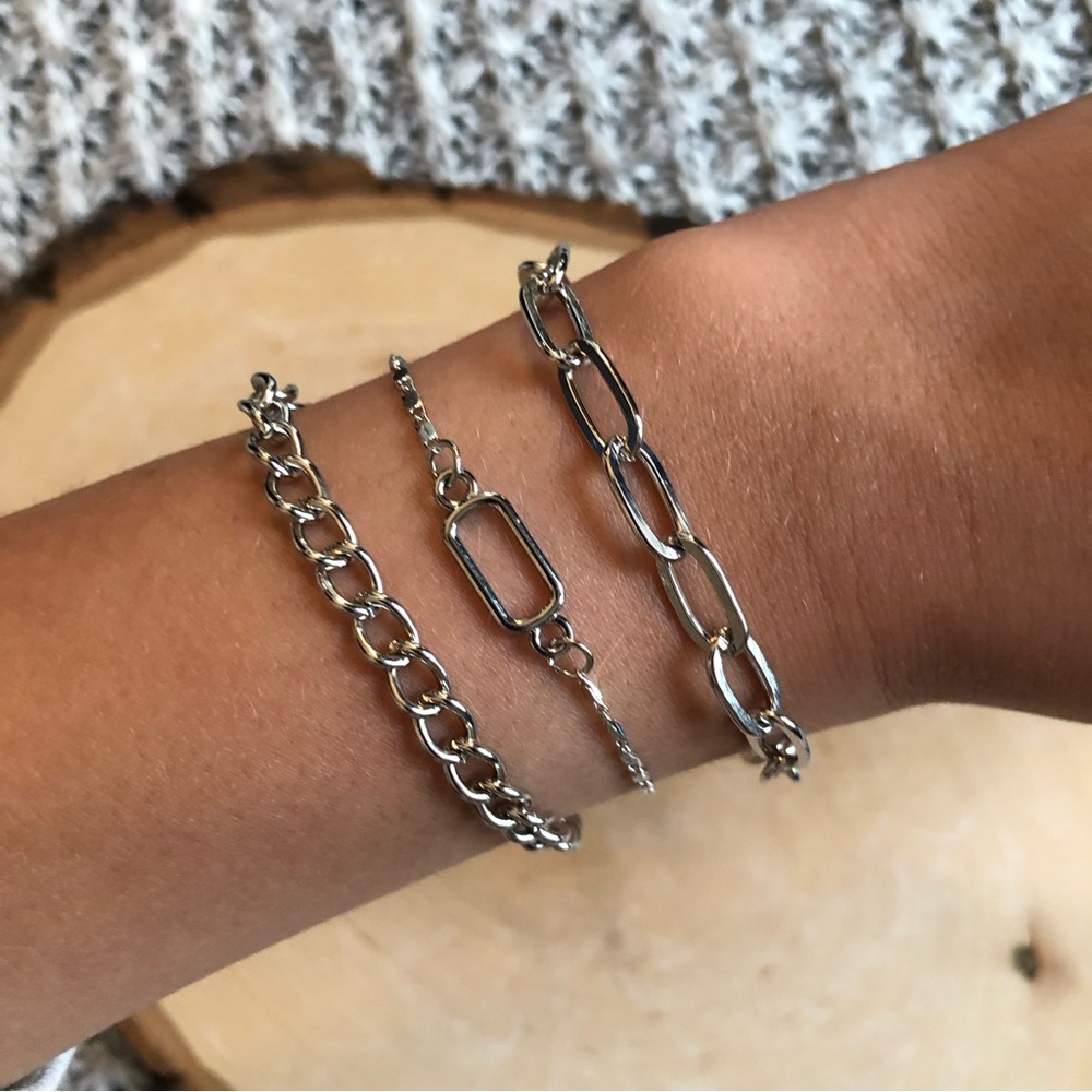 Bundle bag #4 - ($8) 🛍️
